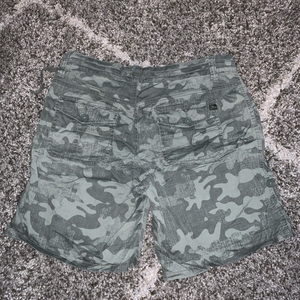 Women’s Mid length camo shorts